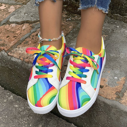 Baskets colorées pour femmes avec des lacets décoratifs et une semelle intérieure respirante Chic und Stil