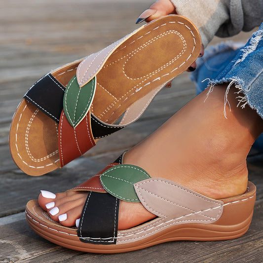 Sandales à brides confortables pour femmes avec détails de feuilles à la mode Chic und Stil