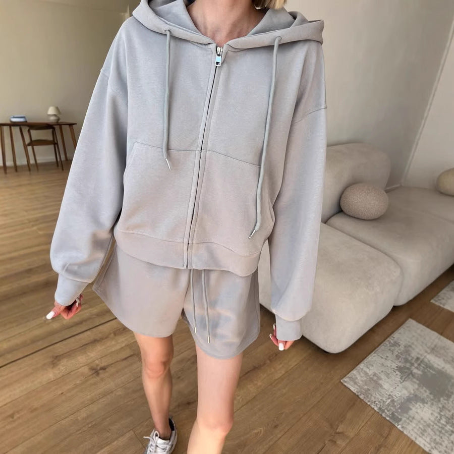 Ensemble de hoodie décontracté et de shorts pour femmes avec coupe ample et matériau respirant Chic und Stil
