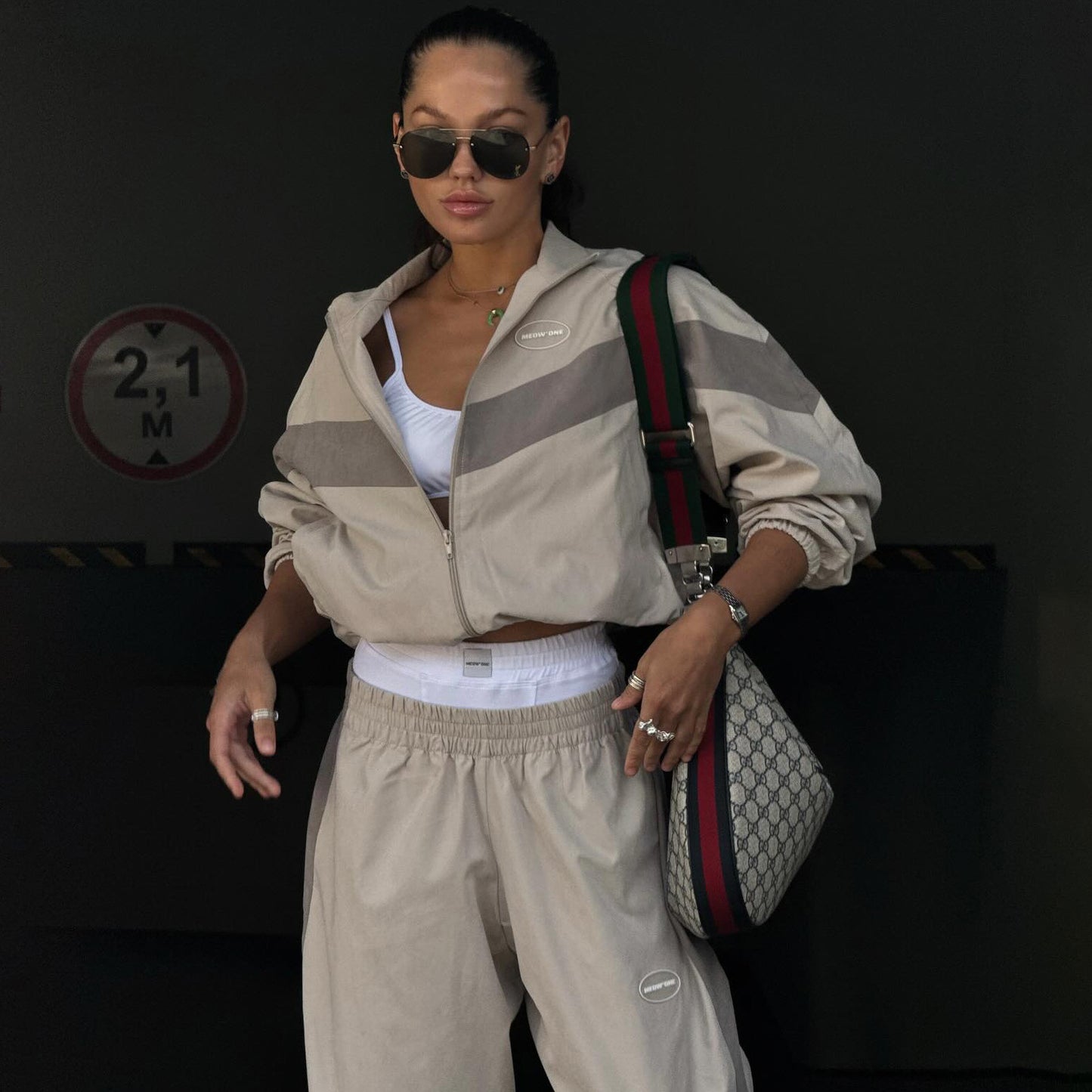 Casual pants for women with a loose fit and elastic waist Chic und Stil