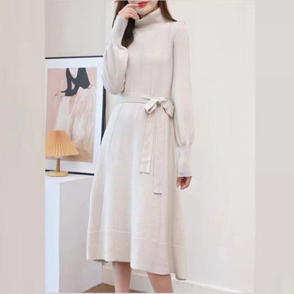 Robe en tricot pour femmes avec col haut et ceinture à la taille Chic und Stil