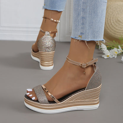 Sandales compensées pour femmes avec un revêtement scintillant et un design de lanière élégant Chic und Stil