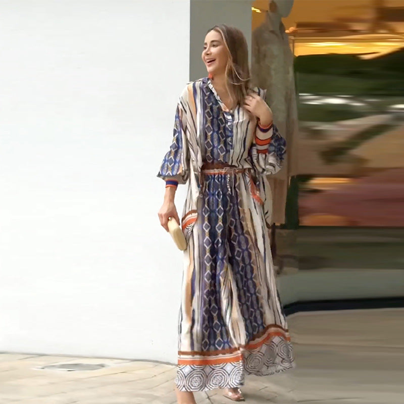Robe maxi élégante pour femmes avec un motif graphique moderne et une partie poitrine cintrée Chic und Stil