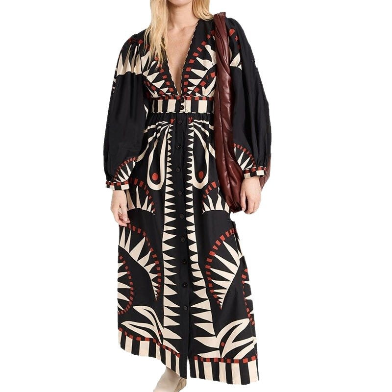 Robe maxi pour femmes avec un motif géométrique original et une élégante patte de boutonnage Chic und Stil
