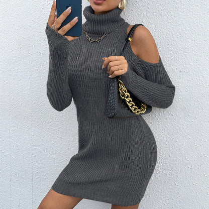 Robe tricotée pour femmes avec un élégant col roulé et des épaules dénudées Chic und Stil
