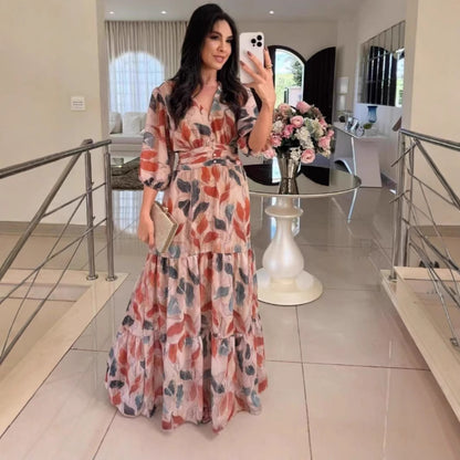 Robe maxi pour femmes avec motif de feuilles colorées et ceinture cintrée Chic und Stil