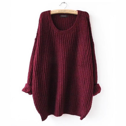 Casual knitted pullover for women with a loose fit and an airy structure Chic and Style