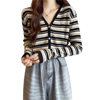 Dames cardigan rayé avec boutons et décolleté en V Chic und Stil