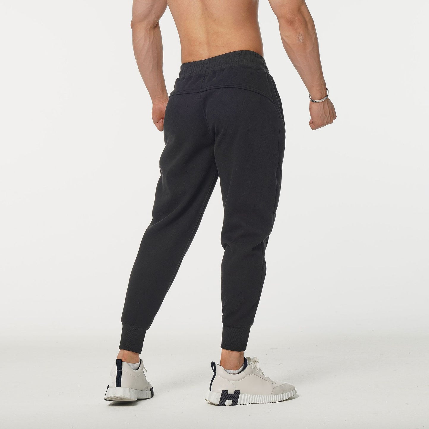 Men's sports pants with elastic waistband and side zip pockets Chic and Style