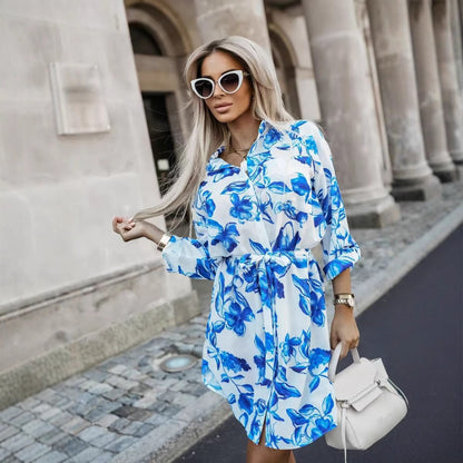 Robe blouse pour femmes avec motif floral et ceinture à la taille Chic und Stil
