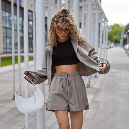Casual sports jacket for women with voluminous sleeves and matching shorts Chic and Style