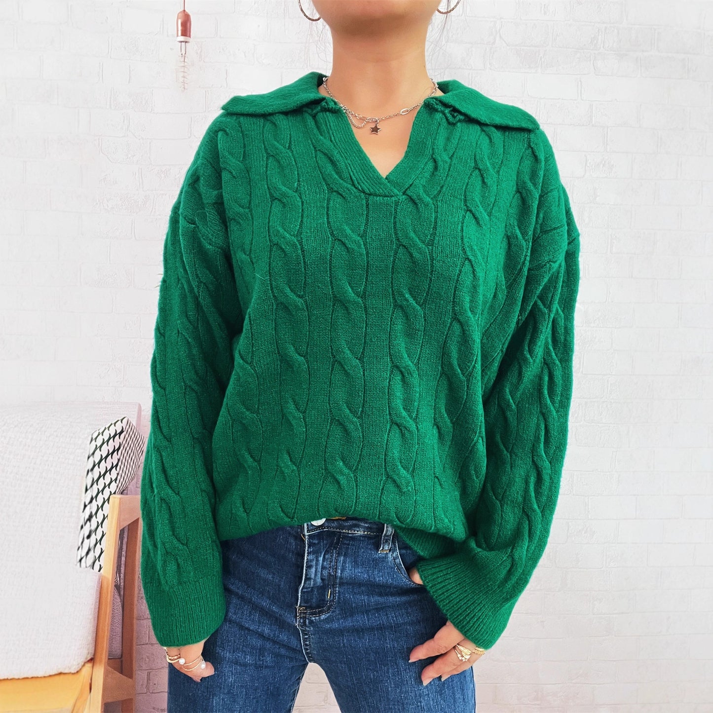 Pull en grosse maille pour femmes avec un design de tresses colorées et un col classique Chic und Stil