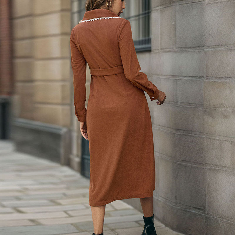 Robe chemise pour femme avec élégante patte de boutonnage et chic ceinture à la taille Chic und Stil