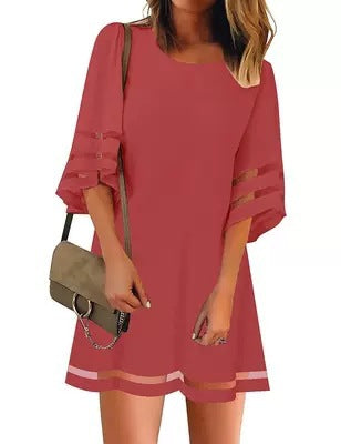 Robe à manches courtes pour femmes avec des découpes à la mode Chic und Stil