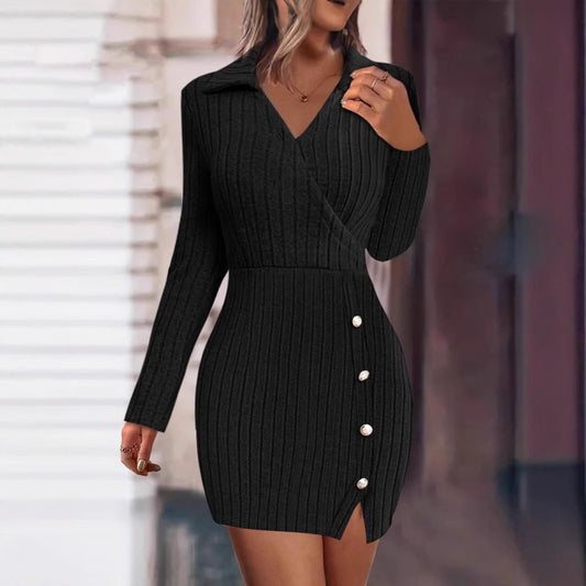 Robe tricot féminine avec décolleté en V et détails de boutons Chic und Stil