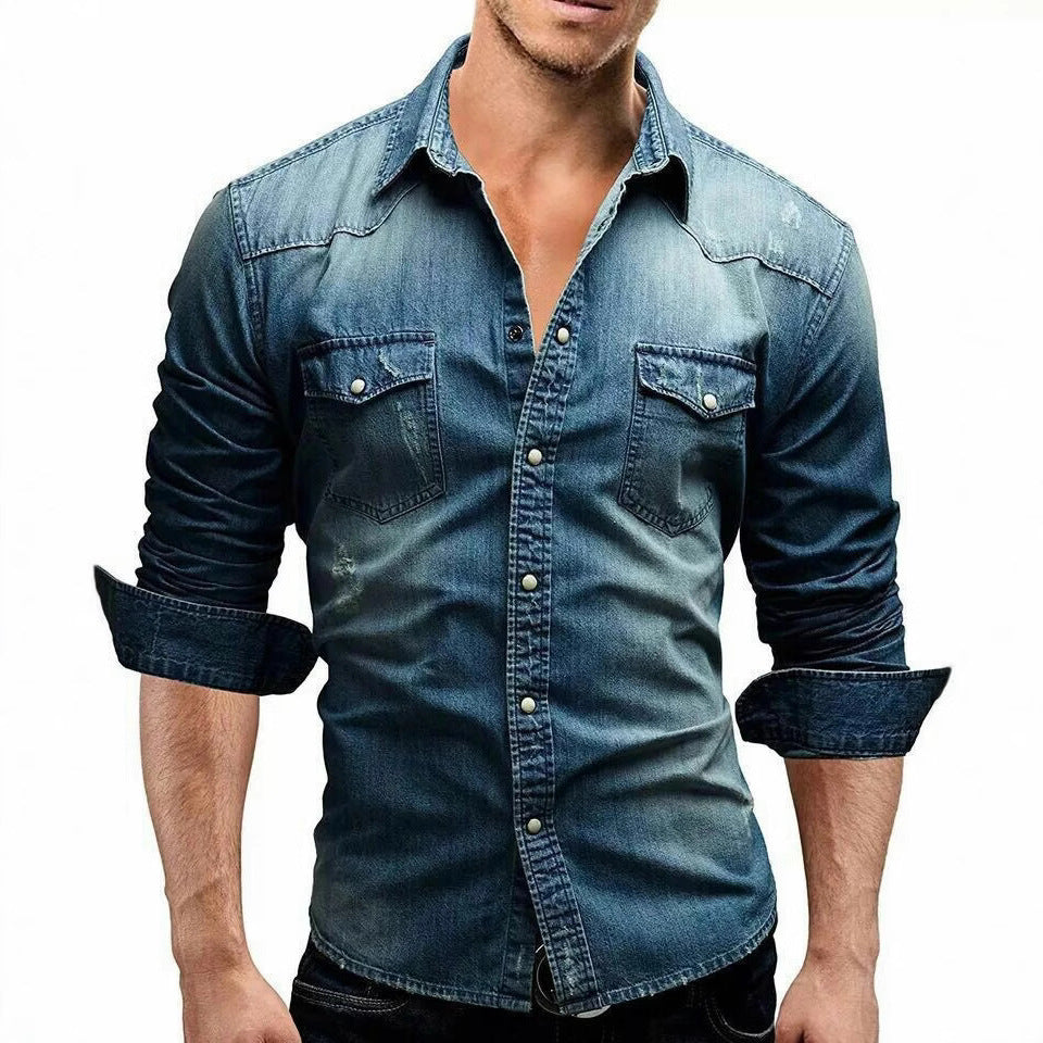 Chemise en denim pour hommes avec des poches à rabat élégantes et une coupe slim à la mode Chic und Stil