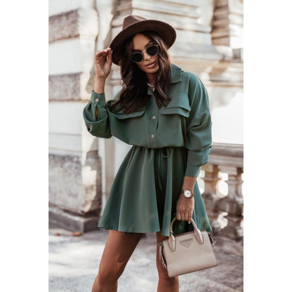 Robe chemise pour femmes avec une ceinture élégante à nouer et des poches pratiques Chic und Stil