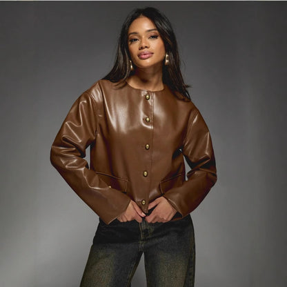 Dames cuir synthétique veste avec finition brillante et boutons décoratifs Chic und Stil