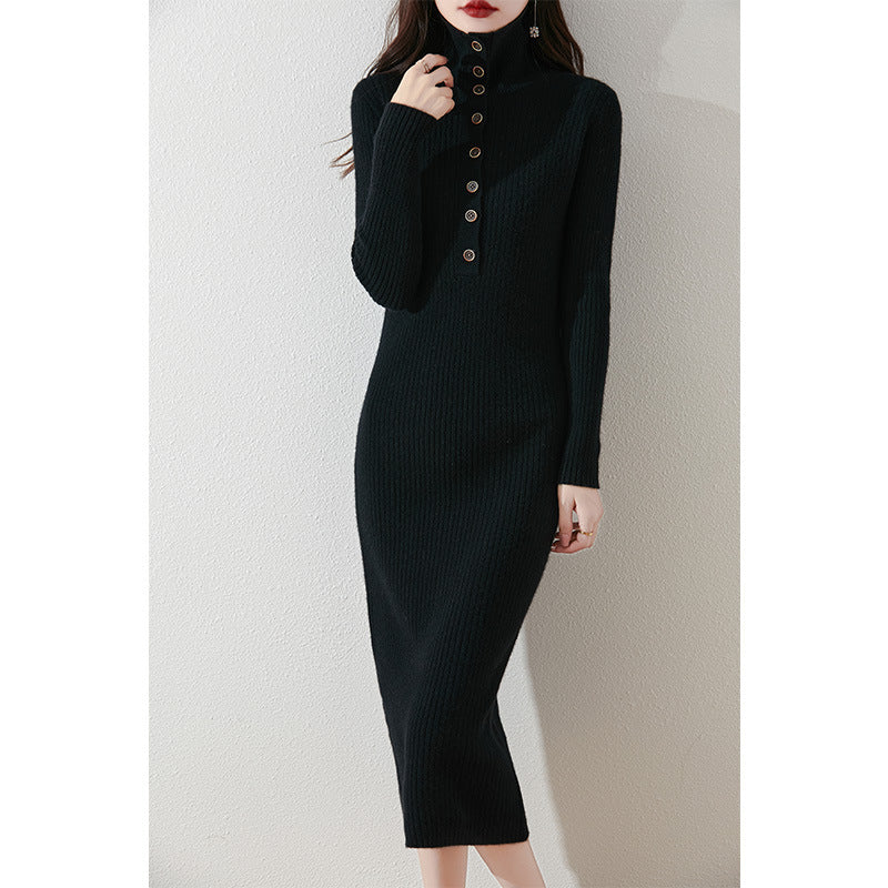Robe en tricot pour femmes avec col haut et détails de boutons Chic und Stil