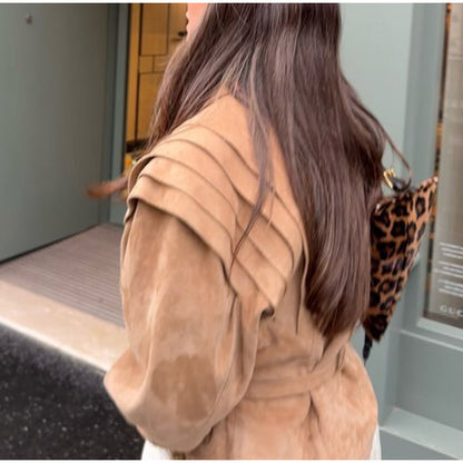 Blazer pour femmes avec ceinture reliée et design d'épaule moderne Chic und Stil