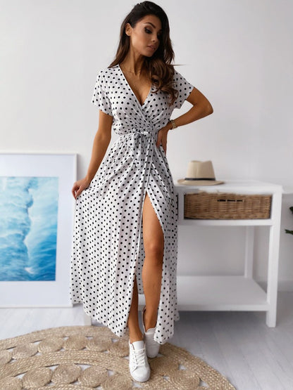 Robe maxi à pois pour femmes avec fente latérale et ceinture nouée Chic und Stil