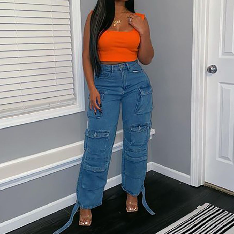 Chic and Style women's cargo pants with practical side pockets and a relaxed fit