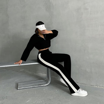 Ladies sweat crop-top with hood and wide pants Chic and Style