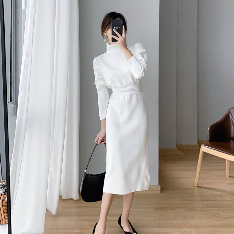Robe tricot élégante pour femmes avec col haut et silhouette cintrée Chic und Stil