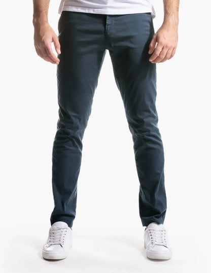Comfortable chino pants for men with a modern cut and elastic waistband Chic and Style