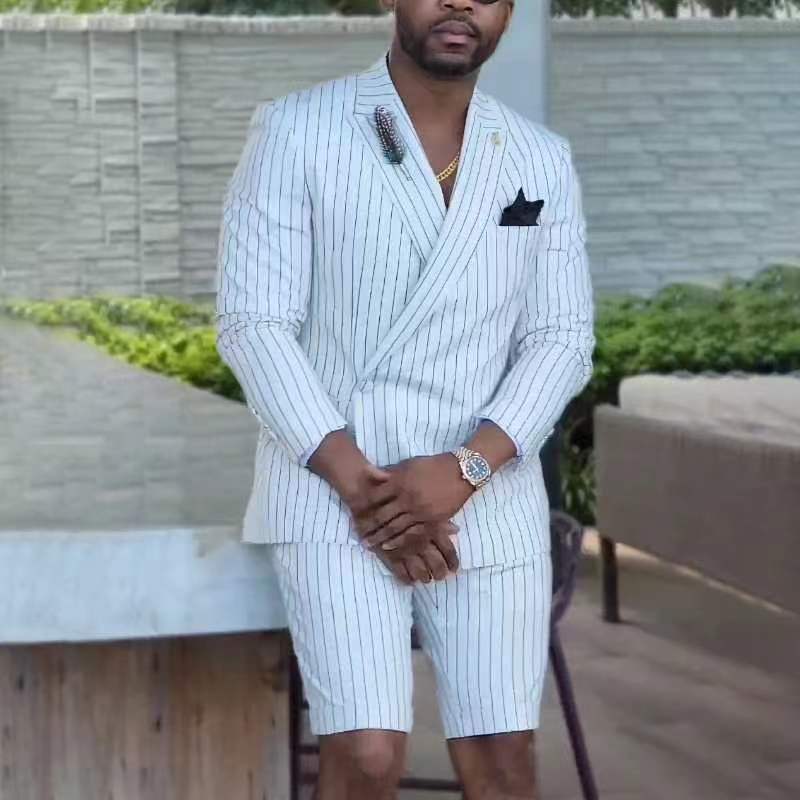 Costume élégant pour hommes avec motif rayé et coupe moderne Chic und Stil