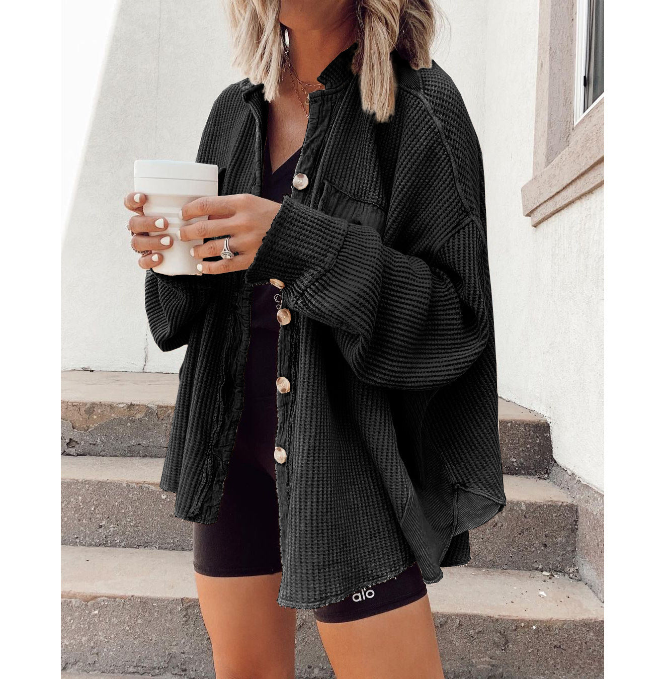 Dame Oversized Waffle-Shirtjacke avec patte de boutonnage et poches pratiques Chic und Stil