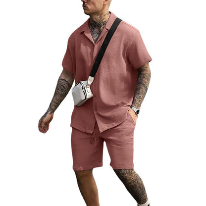Chemise décontractée à manches courtes pour hommes avec une coupe stylée et un short assorti Chic und Stil