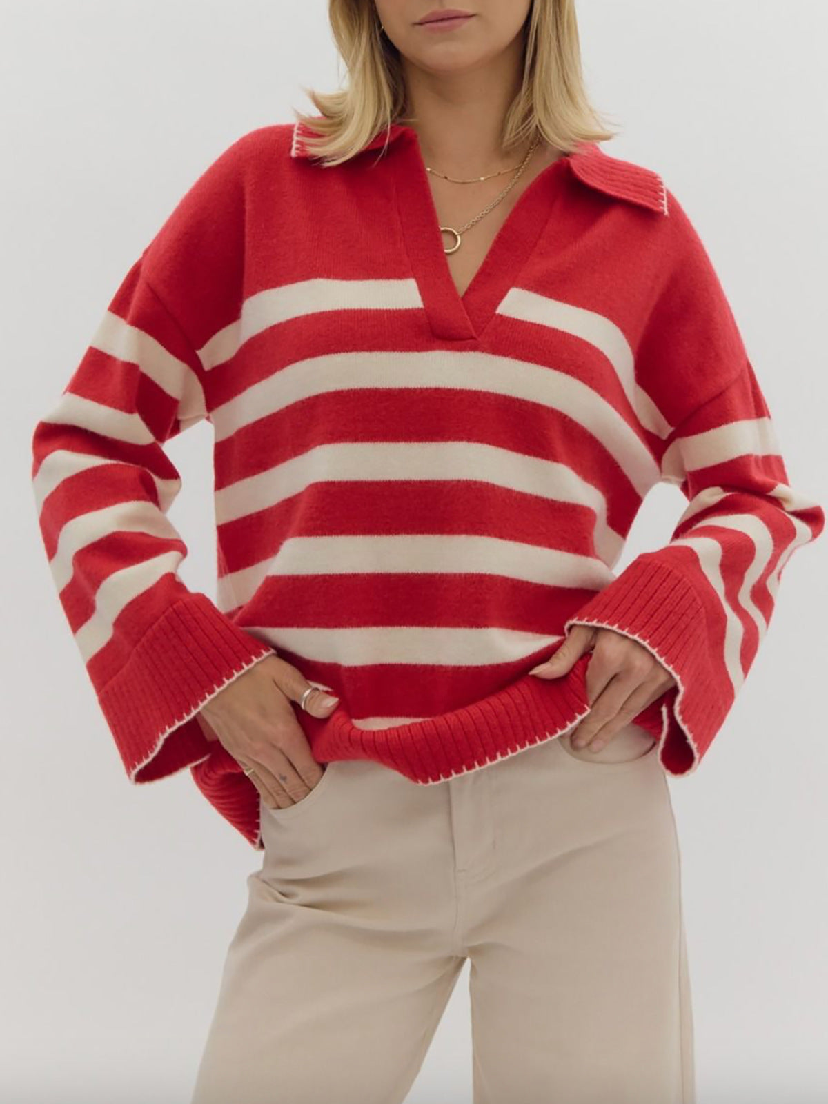 Pulls en tricot douillets pour femmes avec un motif rayé moderne et un décolleté en V Chic und Stil