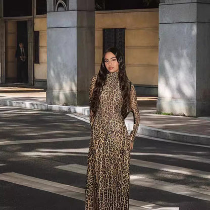 Robe maxi pour femmes en tissu léger avec motif léopard et coupe ajustée Chic und Stil