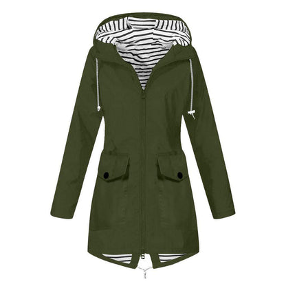Functional women's jacket with adjustable hood and practical pockets Chic and Style