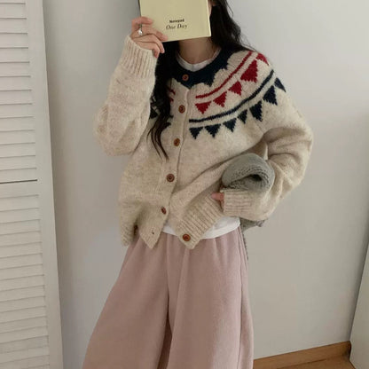 Cardigan en gros tricot pour femmes avec motif coloré élaboré et fermeture à boutons confortable Chic und Stil