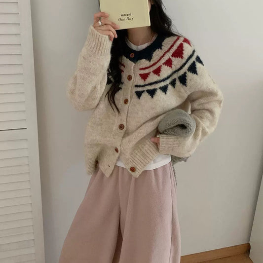 Cardigan en gros tricot pour femmes avec motif coloré élaboré et fermeture à boutons confortable Chic und Stil