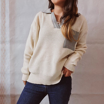 Pull femme décontracté à col V avec design ribbed texturé et col contrasté Chic und Stil