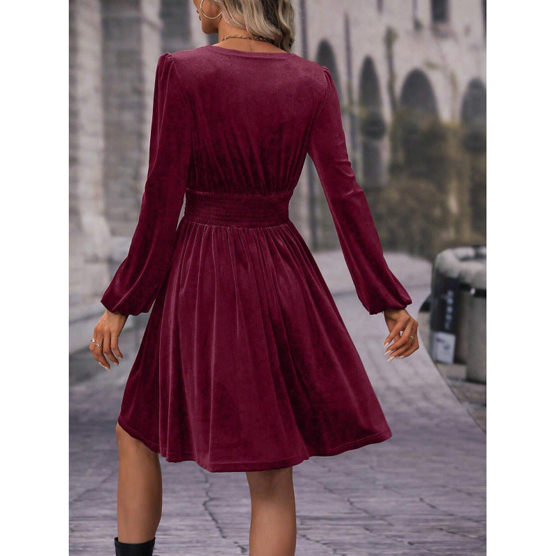 Robe patineuse pour femmes avec élégants fronces et décolleté en V Chic und Stil