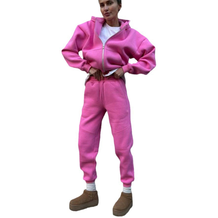 Sporty women's jogger set with hoodie and soft interior Chic und Stil