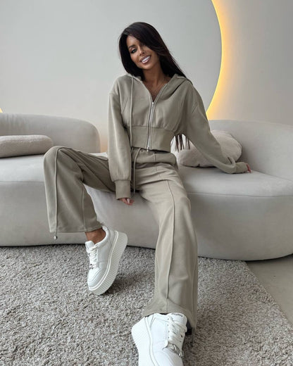 Chic and Style casual cropped hoodie set for women and loose jogger pants