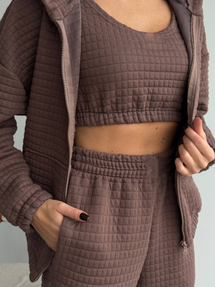 Trendy leisure set for women with padded top and elastic pants Chic and Style