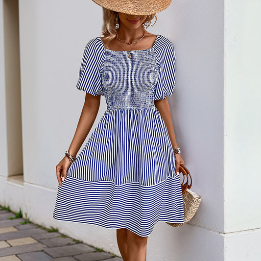 Robe A-ligne smockée pour femmes avec manches bouffantes Chic und Stil