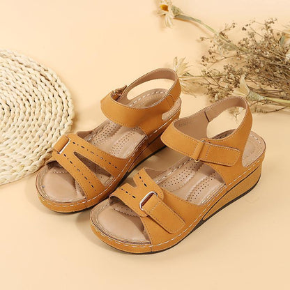 Sandales à brides confortables pour femmes avec boucles réglables et semelle ergonomique Chic und Stil