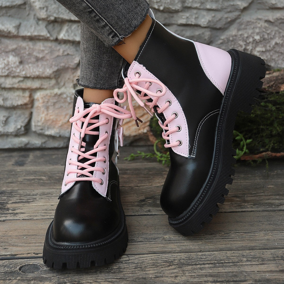 Bottes pour femmes robustes et stylées, dotées d'une tige haute et d'accents colorés Chic und Stil
