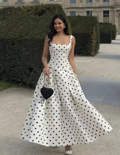Robe de cocktail à pois pour femmes avec jupe raffinée Chic und Stil
