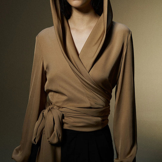 Blouse enveloppante pour femmes avec détail de cape Chic und Stil