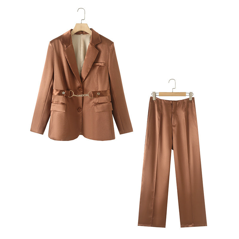 Dames ensemble blazer en satin élégant avec accent chaîne Chic und Stil