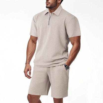 Homme polo à manches courtes moderne avec design contemporain et shorts élastiques Chic und Stil