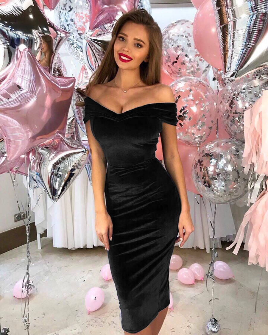 Robe ajustée en velours pour femmes avec design sans épaules et coupe élégante Chic und Stil